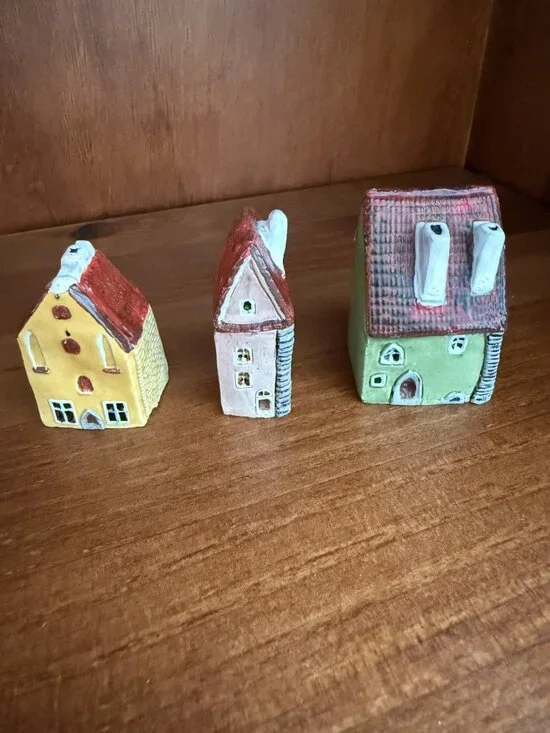 Small hand-painted ceramic house figurines from Tallinn, Estonia - Picture 1 of 4